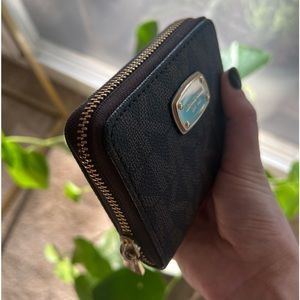 Small Michael Kors Wallet, Bifold Full Zipper with card slots and change pocket